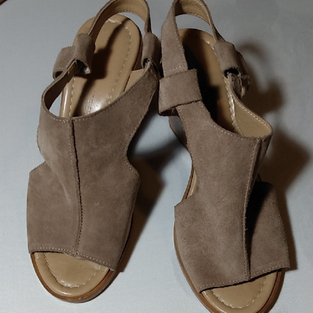 Tan Minimalist Suede Sandals
